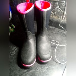 Girls muck boots